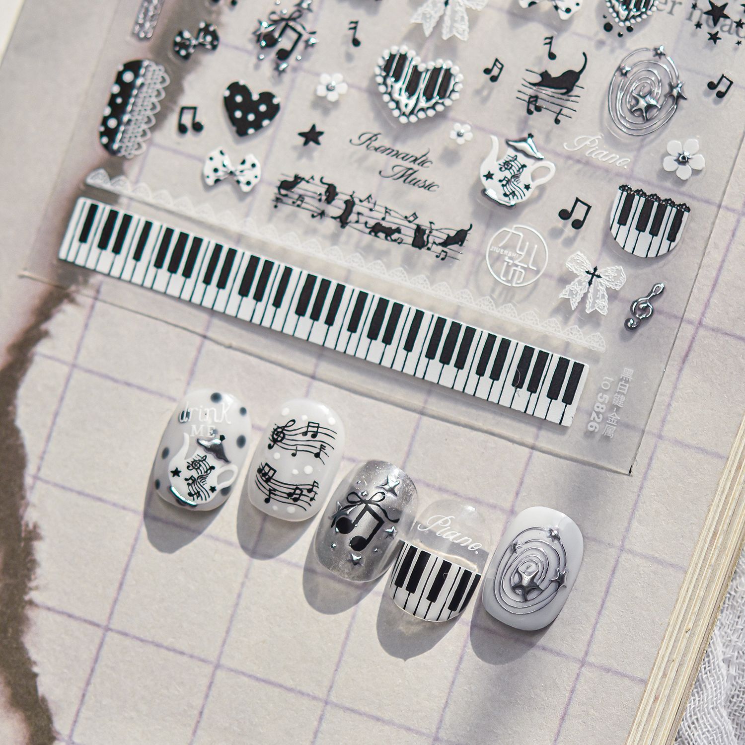 블랙 화이트 뮤직 5D 네일 스티커 피아노 건반 음표  - Musical Instrument Images 리뷰 및 가격